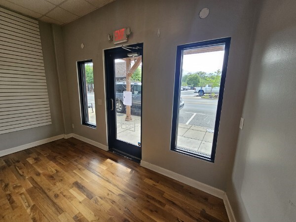 Photo - 710 S Main St