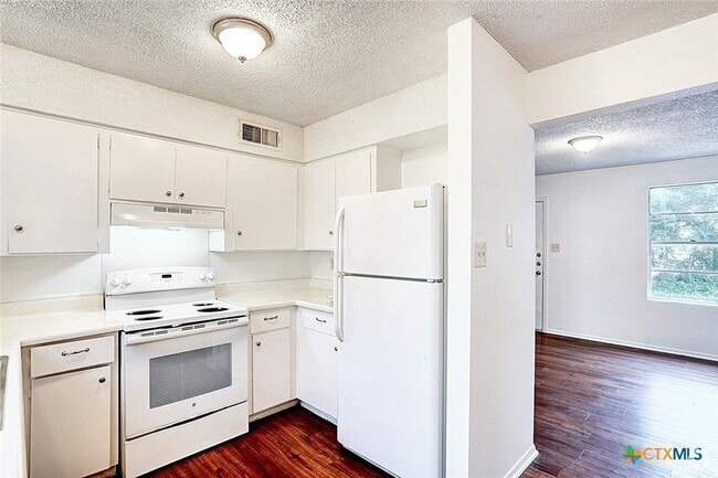 Building Photo - 726 Old Martindale Rd Rental