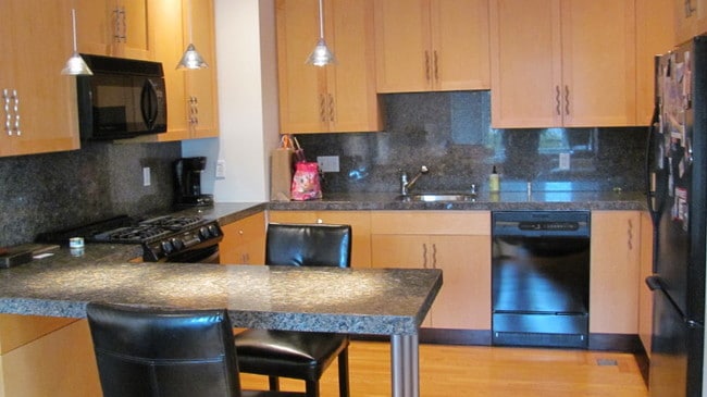 Kitchen - 2131 Greenwich St Unit 2131