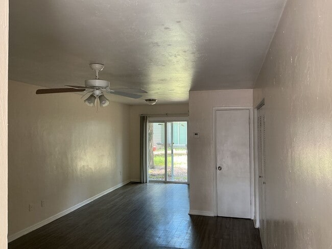 Building Photo - 627 SW 69th Terrace Unit C