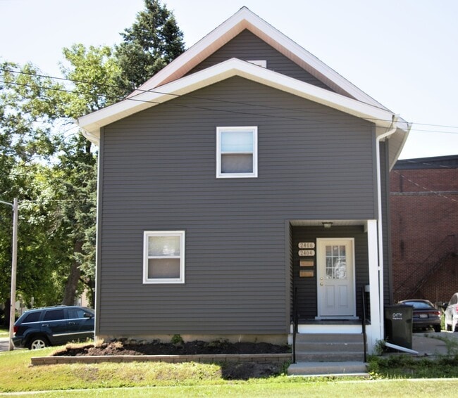 Building Photo - Knapp Duplex (2404/2406) Unit 2406