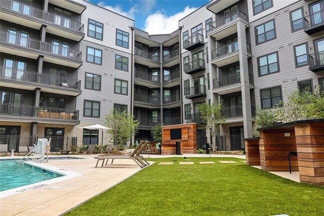 Building Photo - 1330 Fairmont Ave NW Unit C2.1