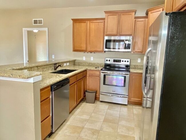 Building Photo - Fantastic 2 Bedroom, 2 Bath Ground Level C... Unit 103
