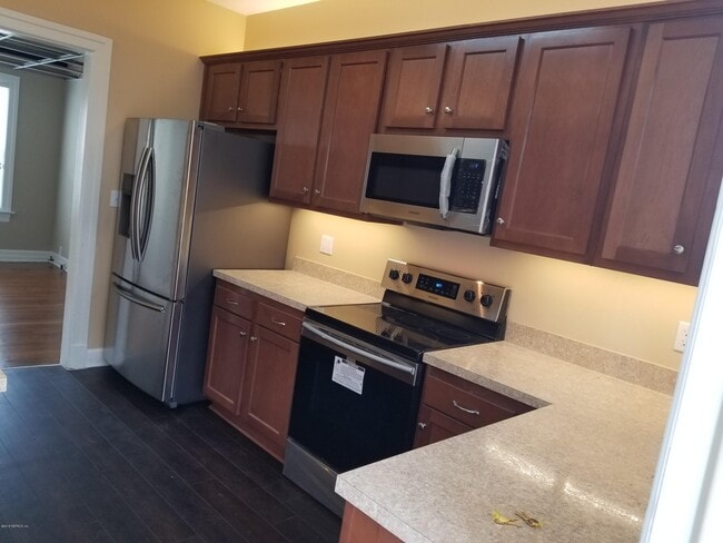 Photo - 1046 Riviera St