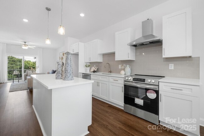 Photo - 550 Beatties Ford Rd