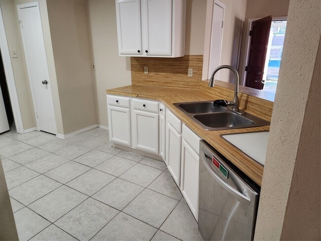 Photo - 3036 Walnut Springs Dr