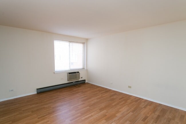 Photo - 3825 N Pine Grove Ave Unit 214