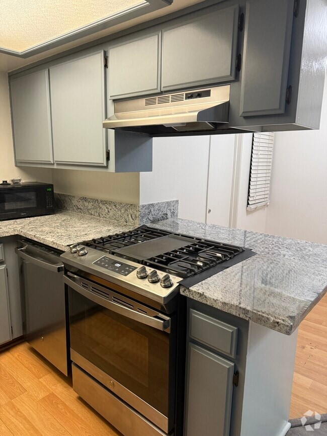 Building Photo - 7250 Exeter St Unit A Rental