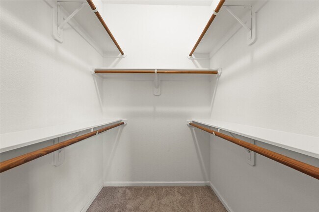 Building Photo - 1520 Sherwood Forest St Unit 317