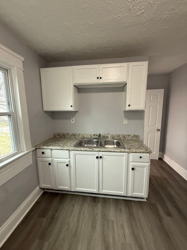 Photo - 4bd Single Section 8