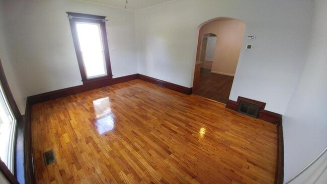 Photo - 408 N Main St