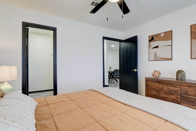 A1_1x1_Reno_Bedroom.png