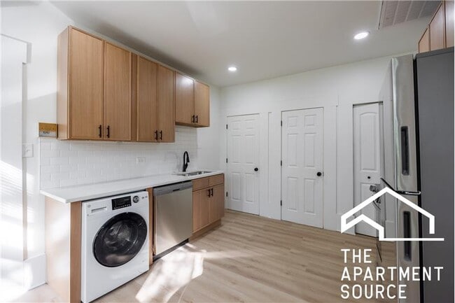 Photo - 2301 N Leavitt St Unit 2CH