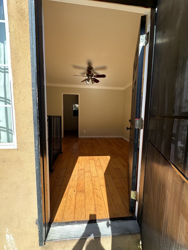Building Photo - 904 N Normandie Ave Unit 904