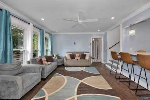 Photo - 418 Greenacres Dr NW