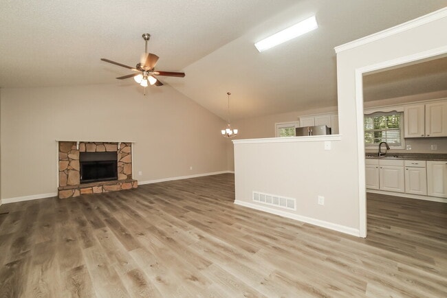 Photo - 6245 Pembroke Way