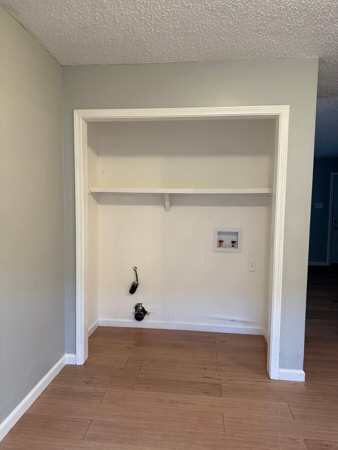 Área de lavandería con conexión f/c - 1415 Jasper Ave Unidad Apt 4