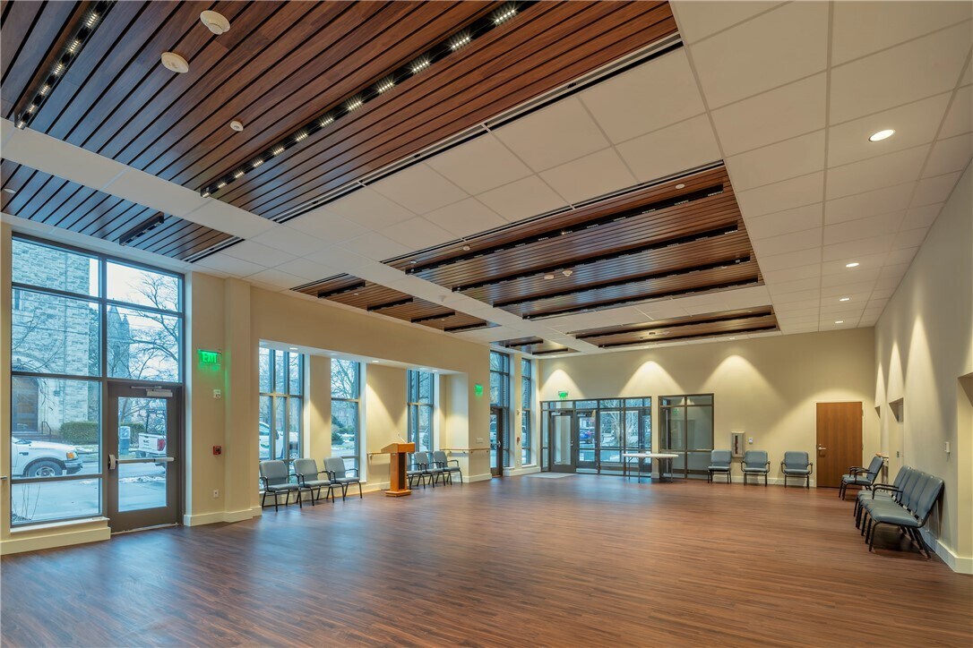 Photo - 105 W Court St