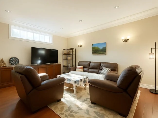 4338 Townley St Unit Furnished 2 Bedroom Garden Suite
