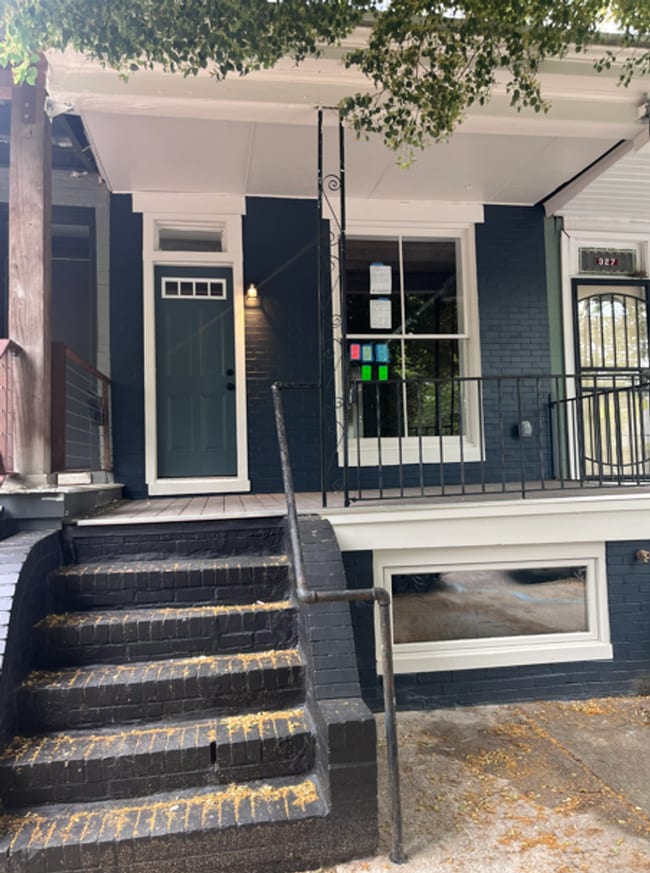 Building Photo - BEAUTIFULLY RENOVATED on the best block in Remington