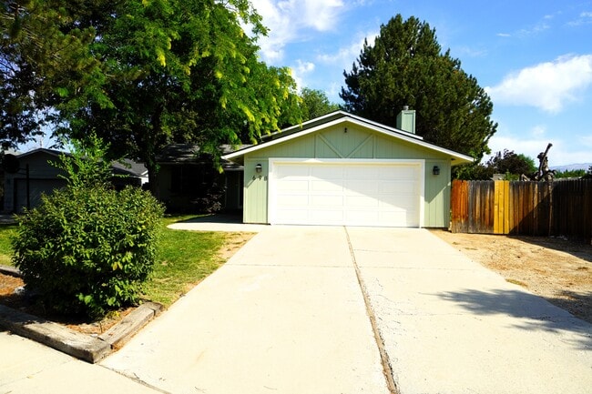Photo - 698 Berwick Dr