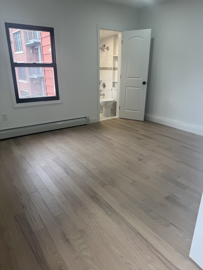 125 Ainslie St Unit 2