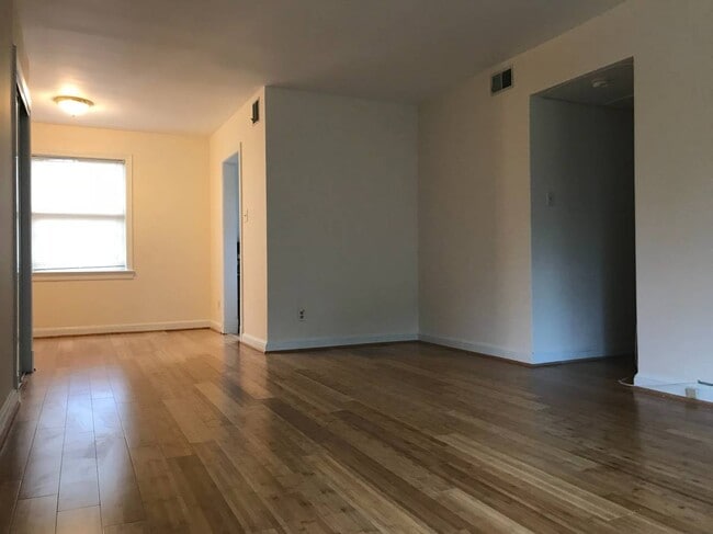 Photo - 2707 Arlington Blvd Unidad 102