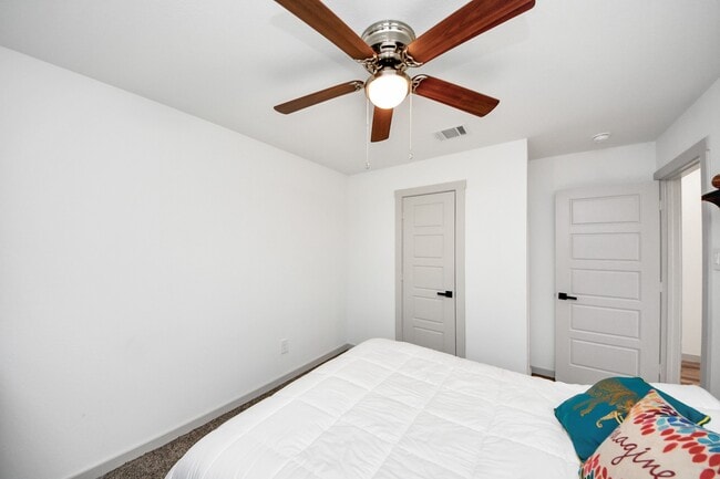 Photo - 202 Serena Pk Ln