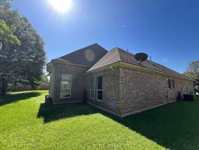 Photo - Luxury 4 Bedroom Home in Zachary’s Audubon Lakes