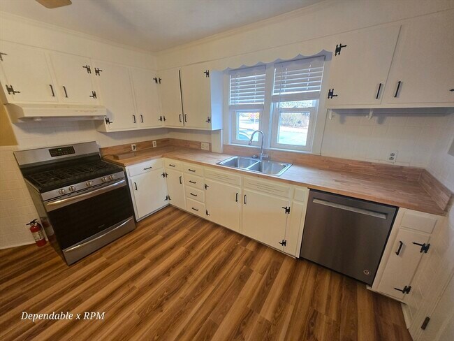 Photo - 232 Nahatan St