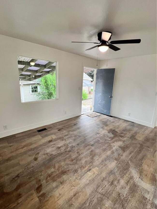 Photo - 280 W 16th St Unit 2