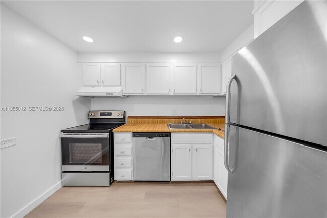 Photo - 3650 Inverrary Dr Unidad 1I