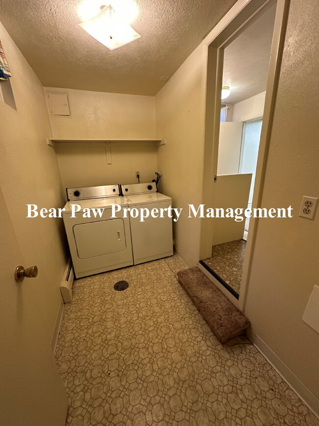 Photo - Cute 2 bedroom duplex with utilities included in rent!! Unit Lower