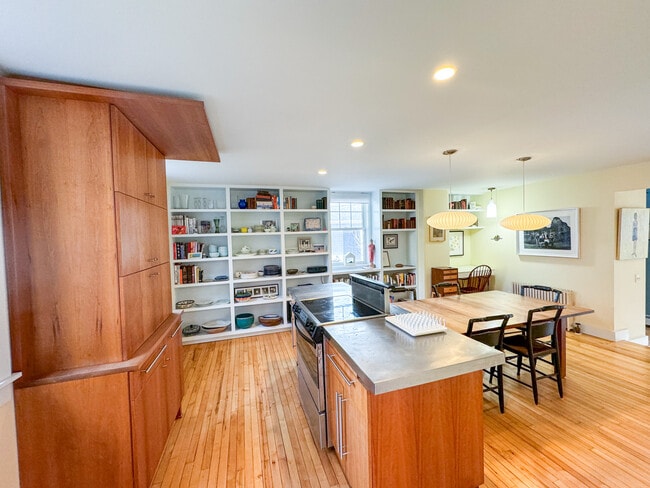 Building Photo - 3 Howland St Unit 1