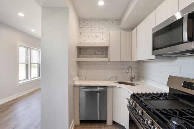 Photo - 1704 W Juneway Terrace Unit 3F