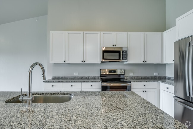 1BR, 1BA - 976SF - Kitchen - THE CURRENT Roots