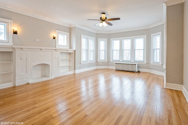 Living Room - 1437 W Granville Ave Apartments Unit #2