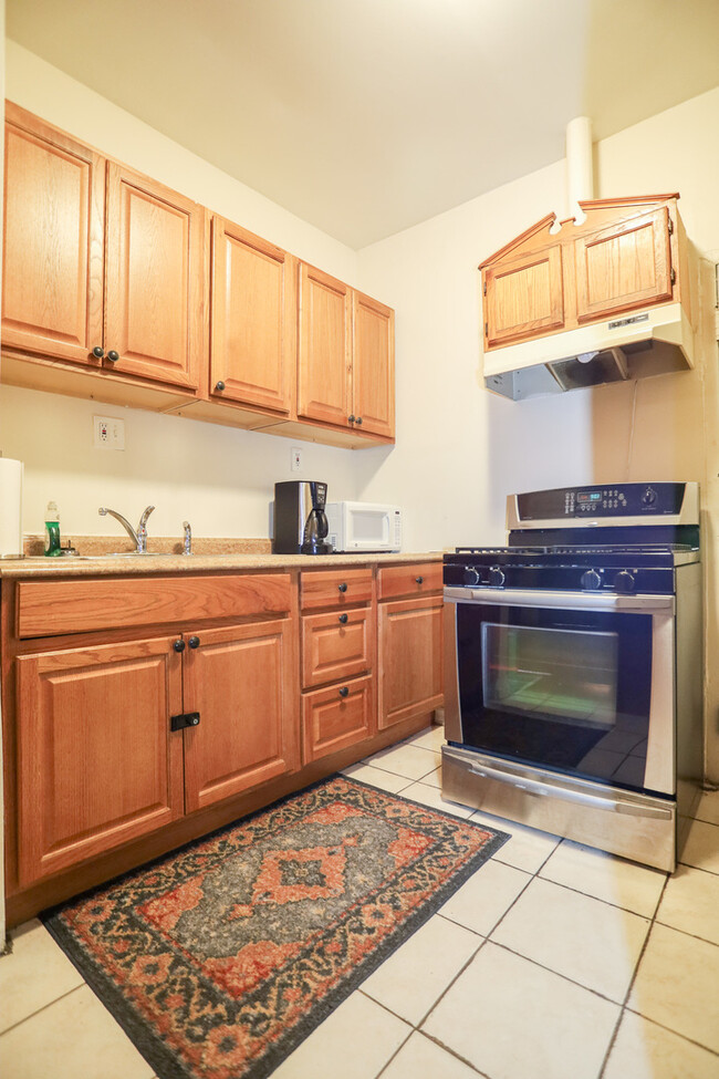 Photo - 1549 N Maplewood Ave Condo Unit 1