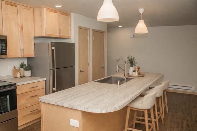 Photo - 455 Century Pl