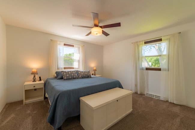 Photo - 5310 Trafalger Pl