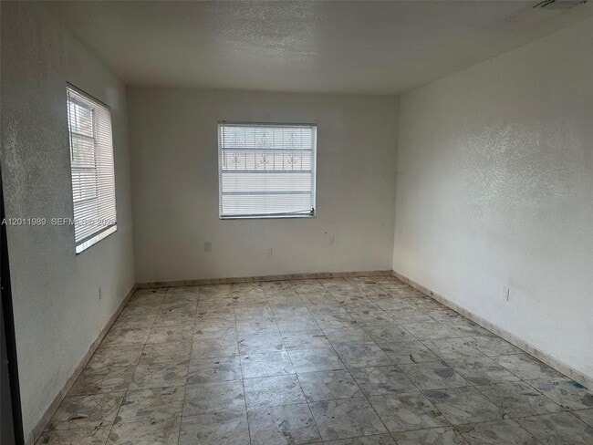 Photo - 640 E 55th St