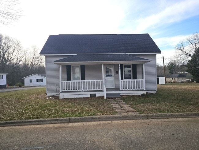 Photo - 706 Maple St