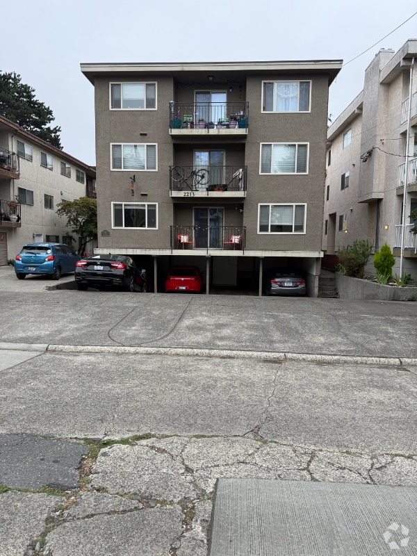 Building Photo - 2213 NW 59th St Unit B-2 Rental