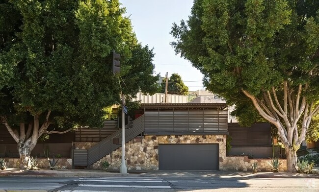 Building Photo - Serene Home in Heart of Silver Lake