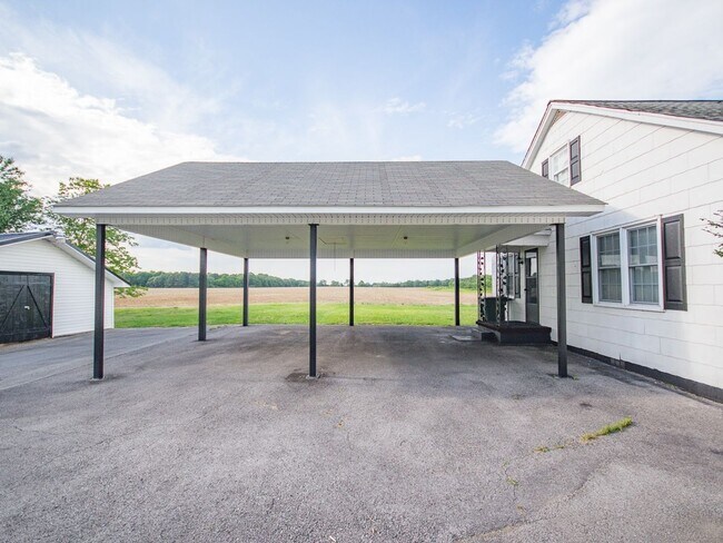 Photo - Farm House! Great Location....25 minutes from Huntsville!