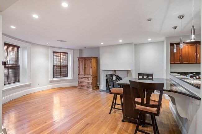 Photo - 33 Worcester Sq Unit 2