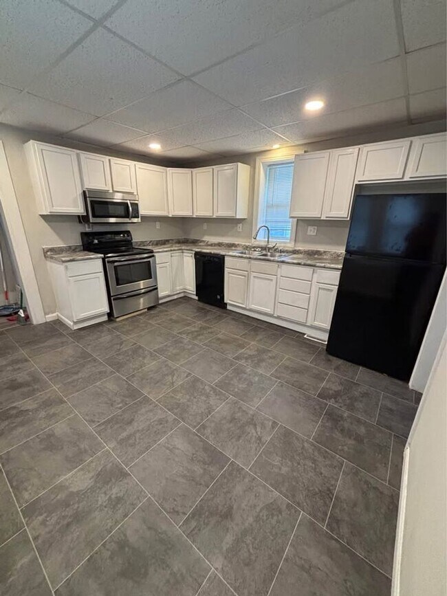 Photo - 3 bed/1 bath Close to Emplify Hospital