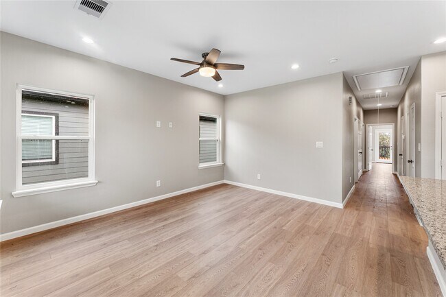 Photo - 5107 Groveton St