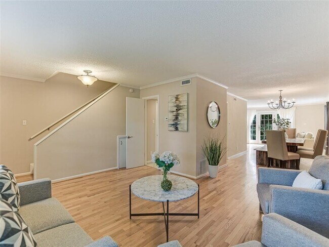 Photo - 6105 Bullard Dr