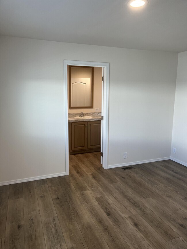 Photo - 107 Northside Dr